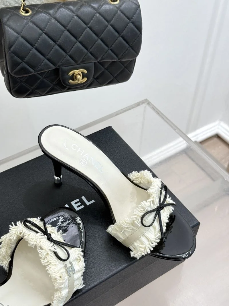 Sleek Chanel Slippers 18916