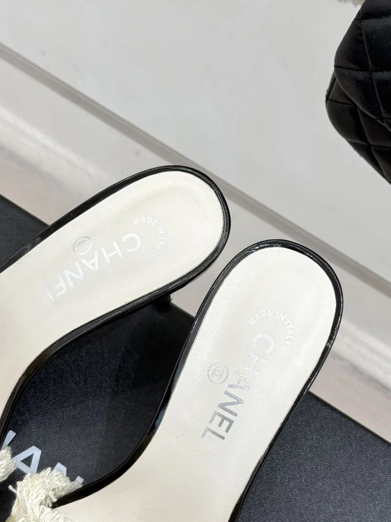 Sleek Chanel Slippers 18916