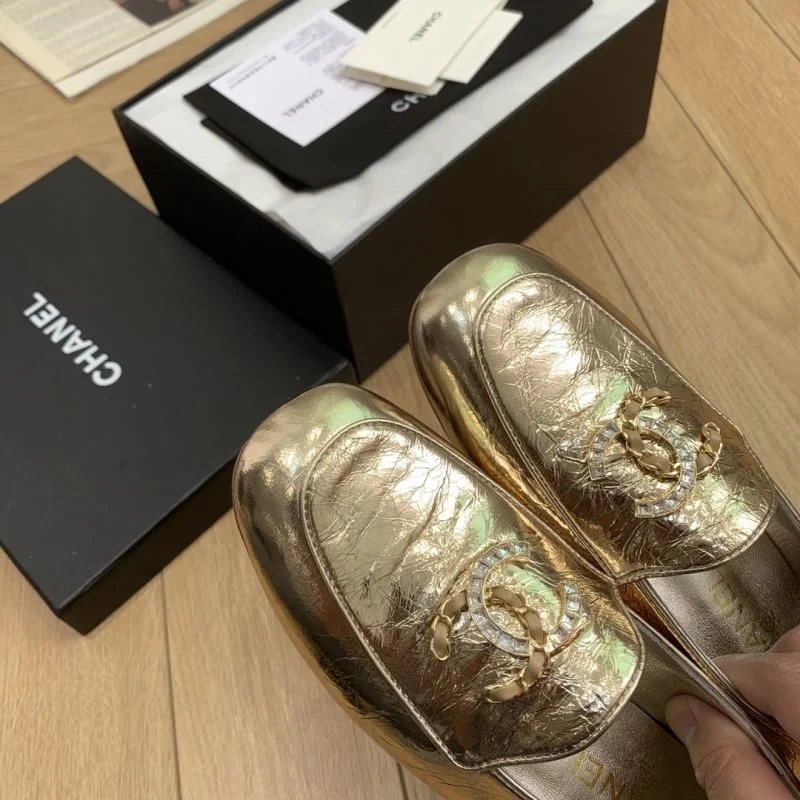 Sleek Chanel Slippers 19050