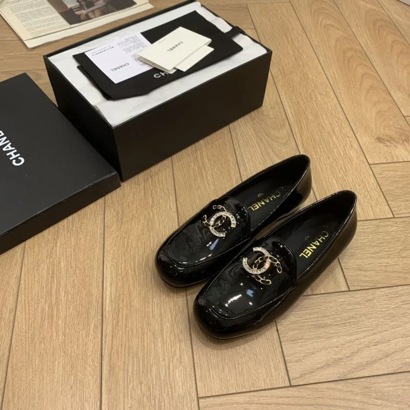 Modern Chanel Slippers 18912