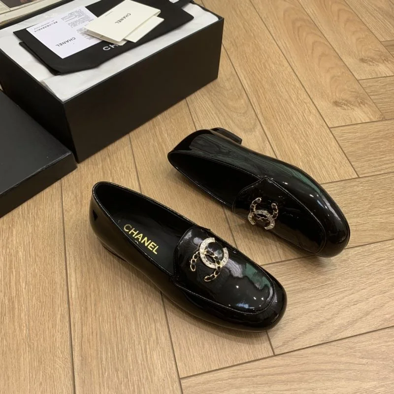 Modern Chanel Slippers 18912
