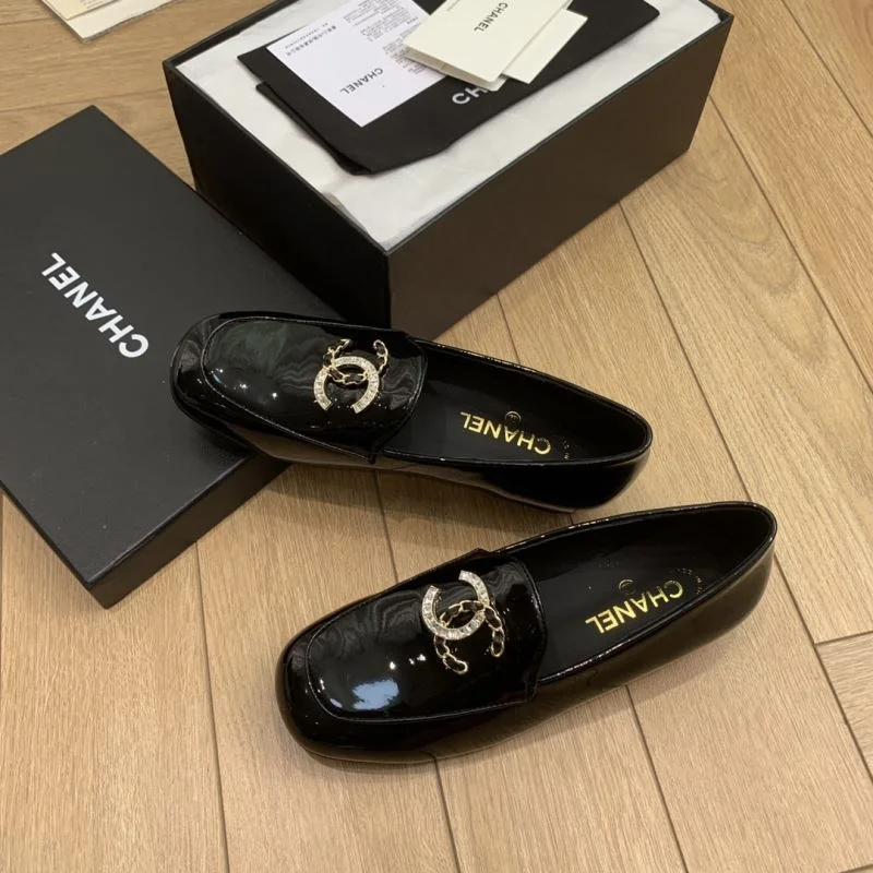 Modern Chanel Slippers 18912