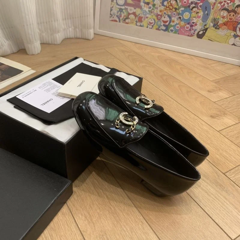 Modern Chanel Slippers 18912