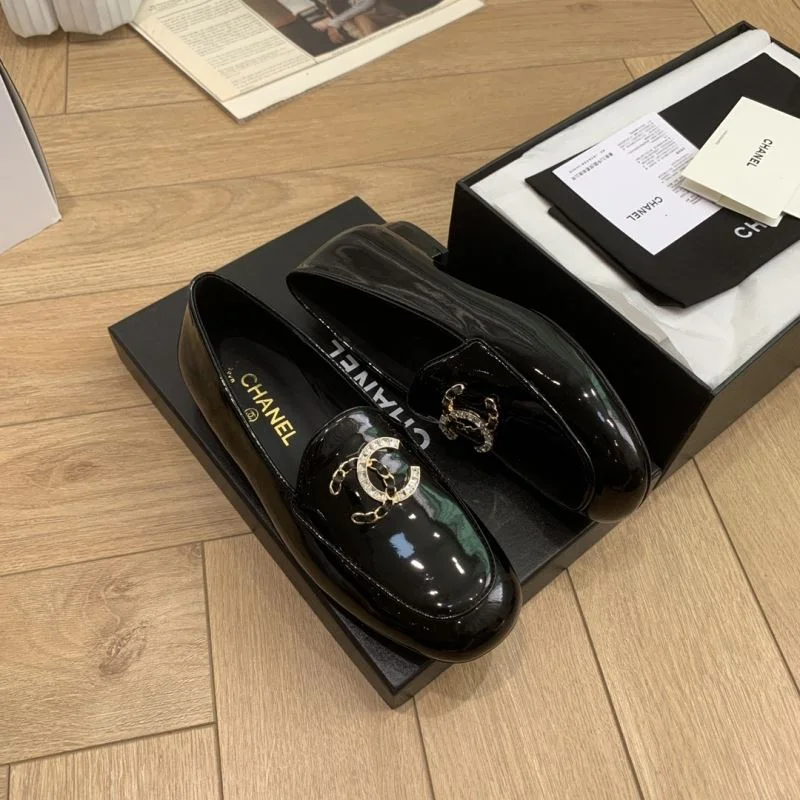 Modern Chanel Slippers 18912