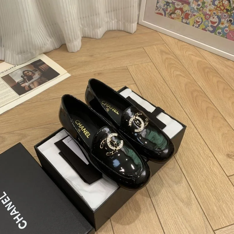 Modern Chanel Slippers 18912