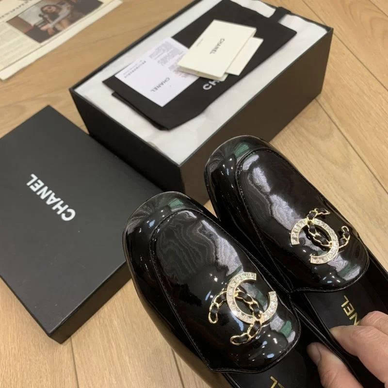 Modern Chanel Slippers 18912