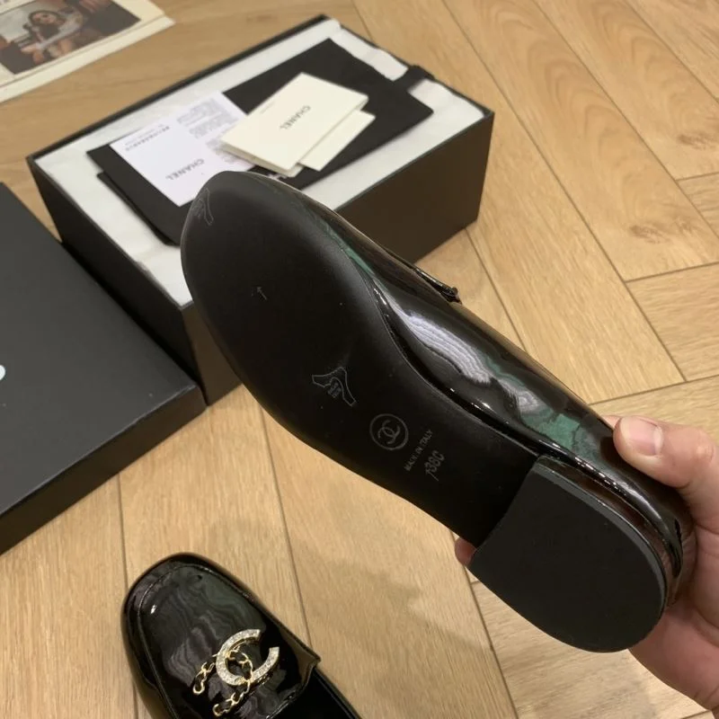 Modern Chanel Slippers 18912
