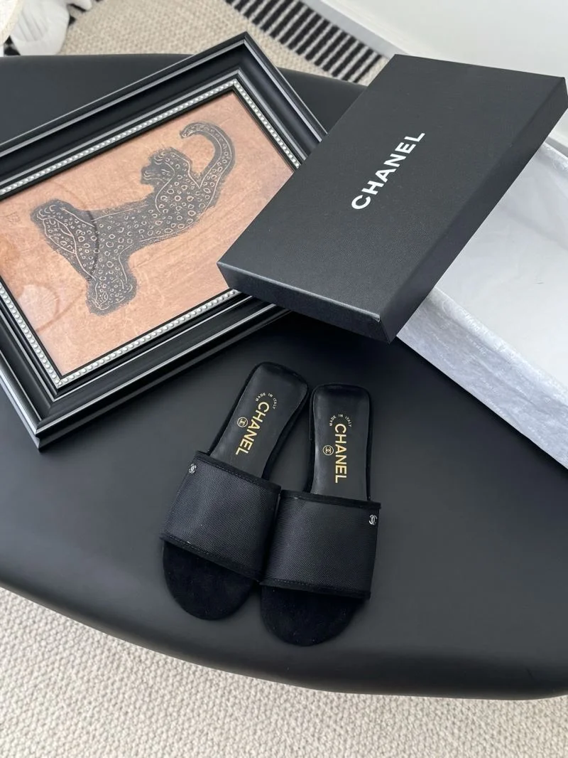 Chanel Slippers Versatile 18910