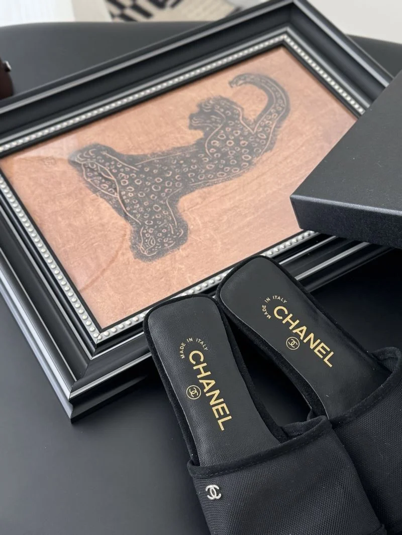 Chanel Slippers Versatile 18910