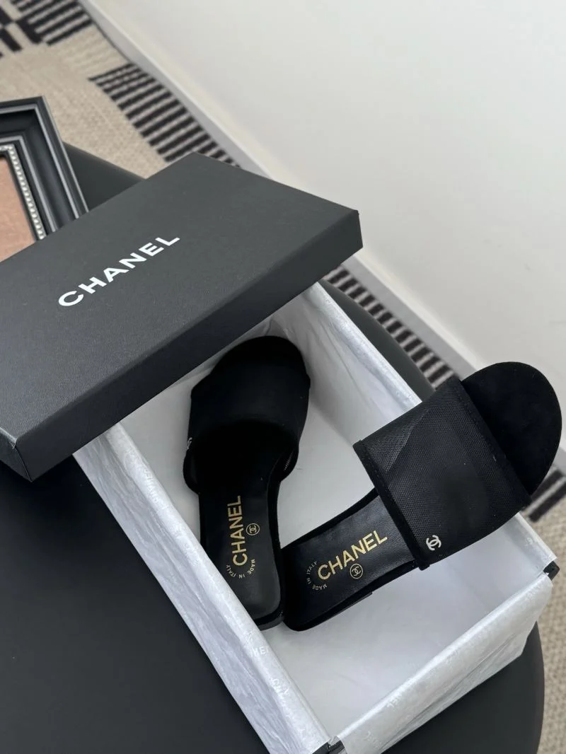 Chanel Slippers Versatile 18910
