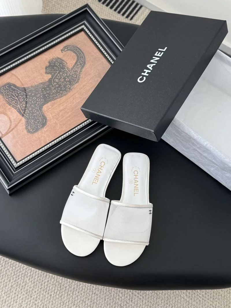 Chanel Slippers Bold 18918