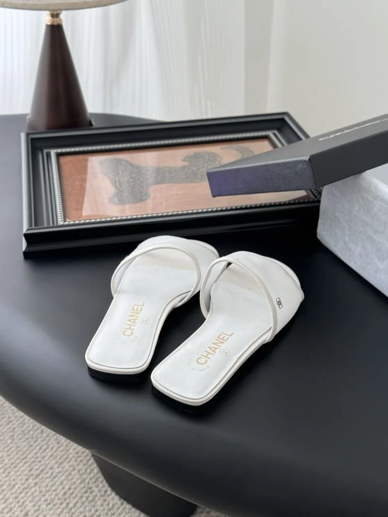 Chanel Slippers Bold 18918