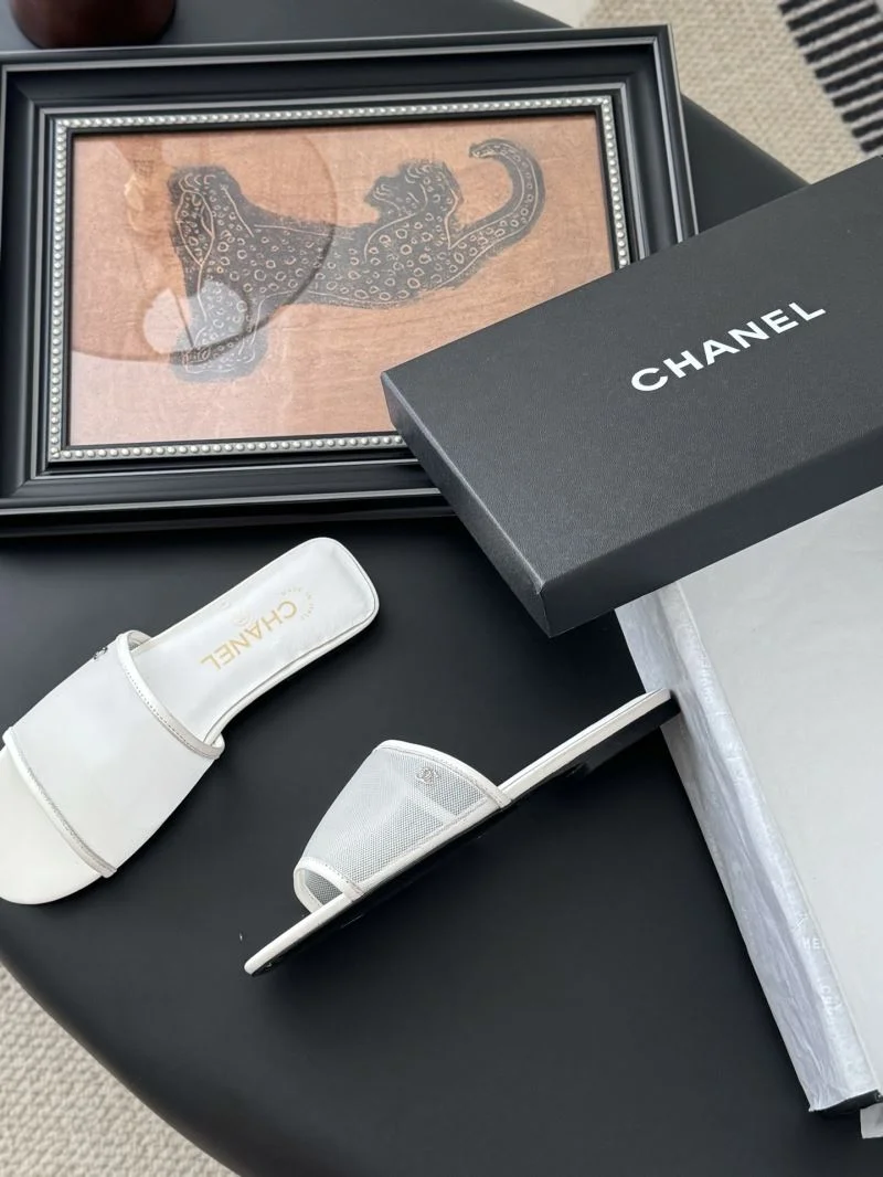 Chanel Slippers Bold 18918