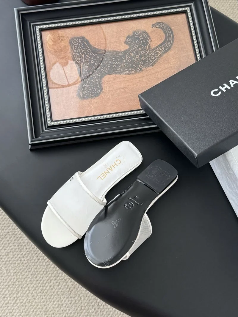 Chanel Slippers Bold 18918