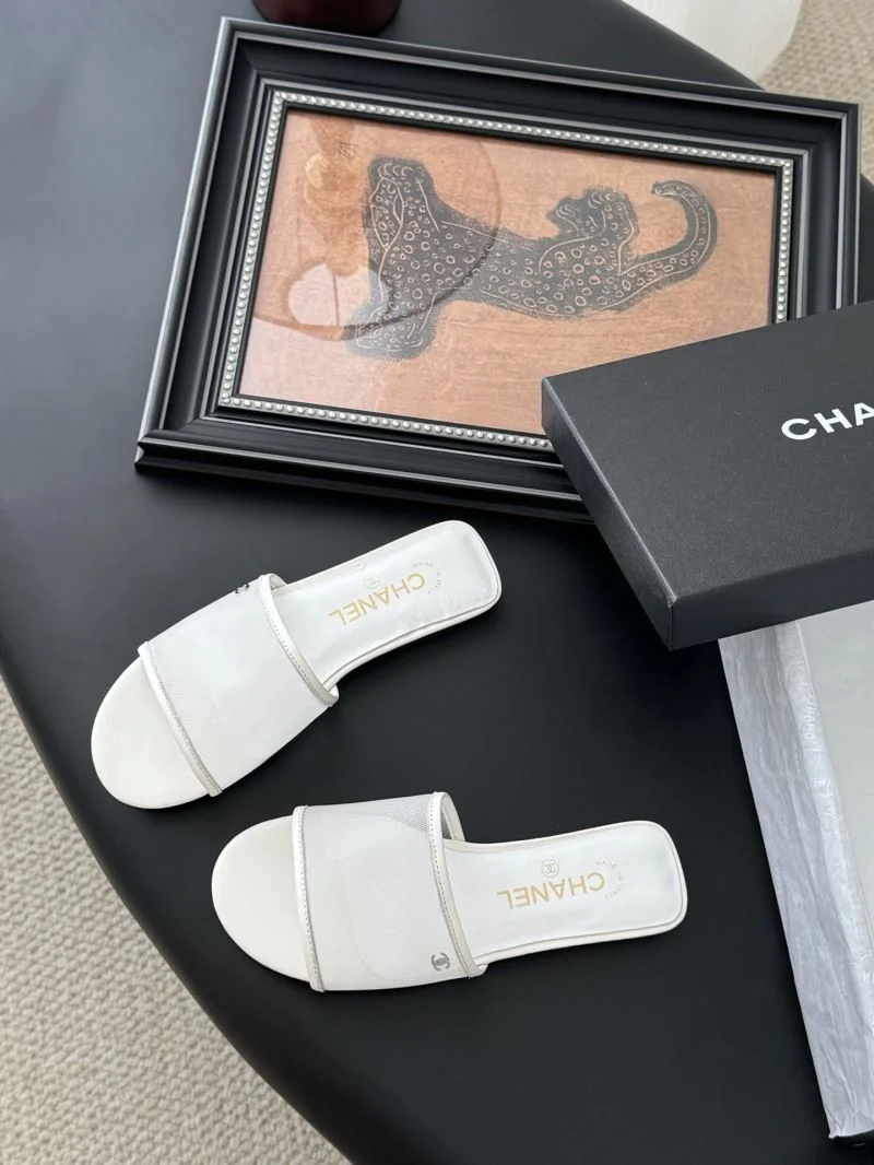 Chanel Slippers Bold 18918