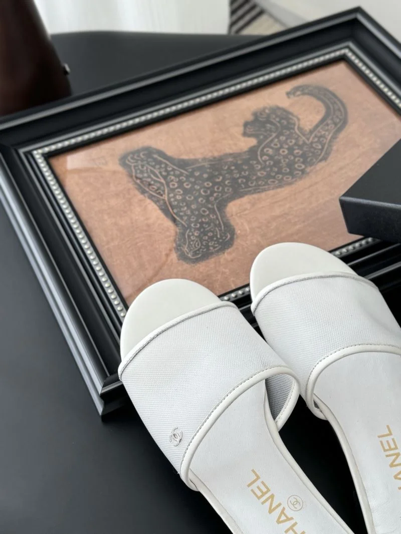 Chanel Slippers Bold 18918