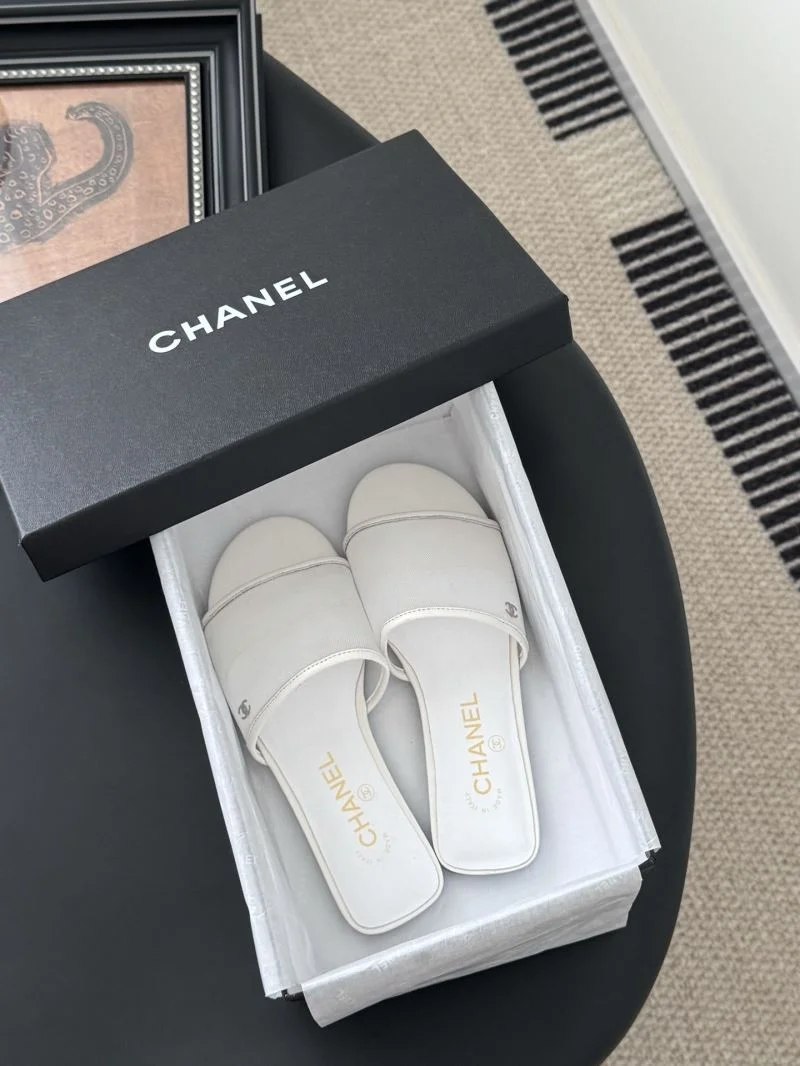 Chanel Slippers Bold 18918