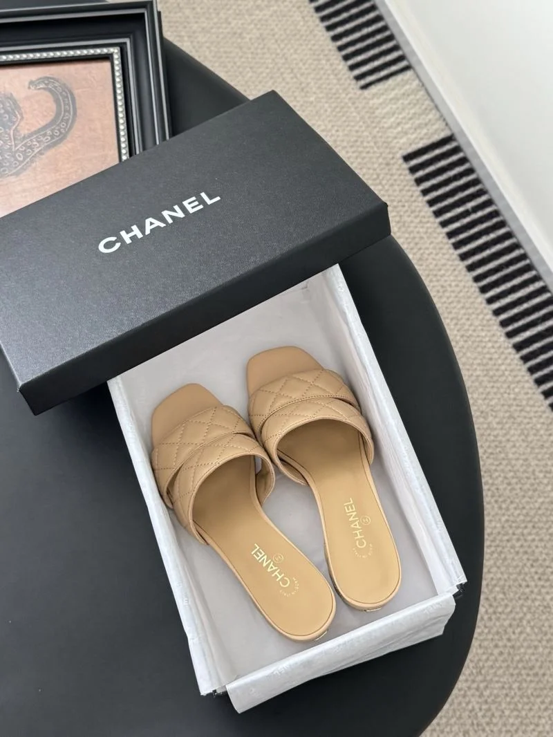 Neat Chanel Slippers 18972