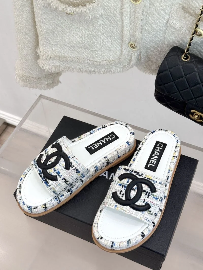 Sleek Chanel Slippers 18906