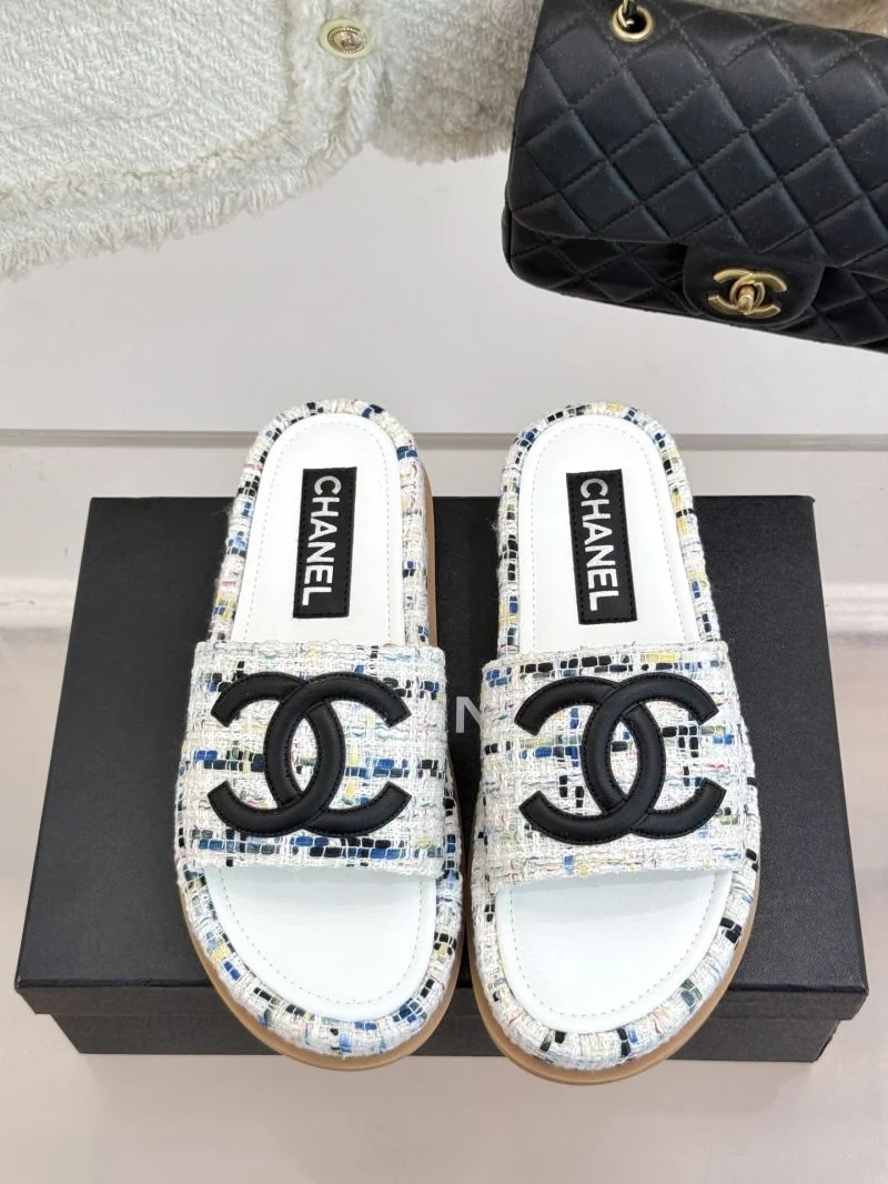 Sleek Chanel Slippers 18906