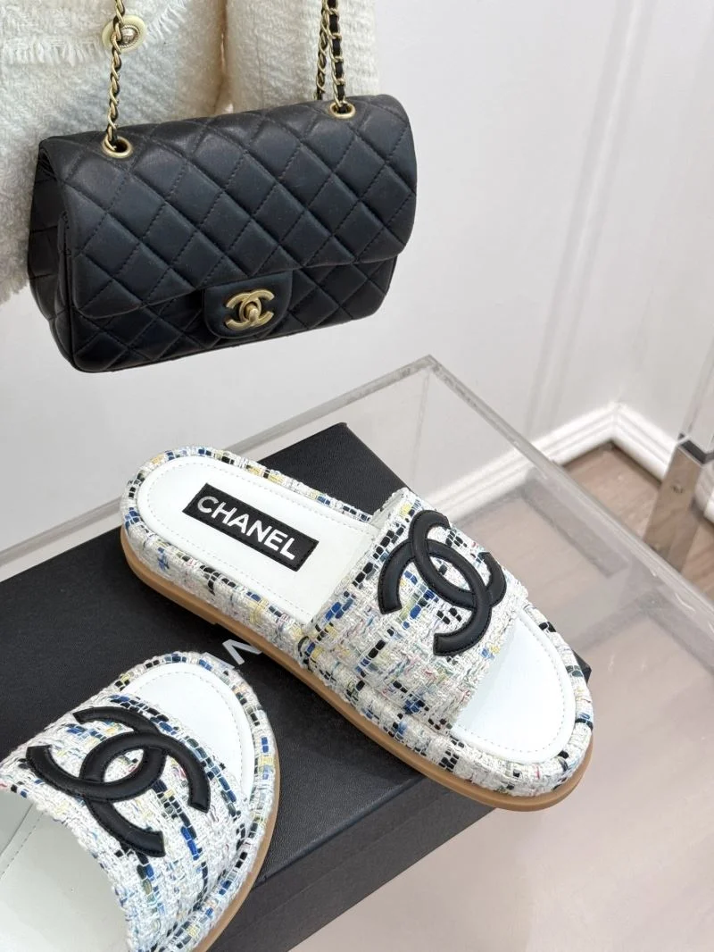 Sleek Chanel Slippers 18906