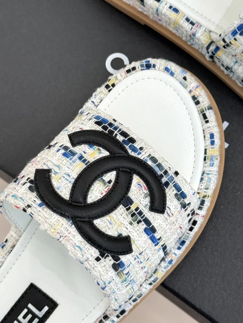 Sleek Chanel Slippers 18906