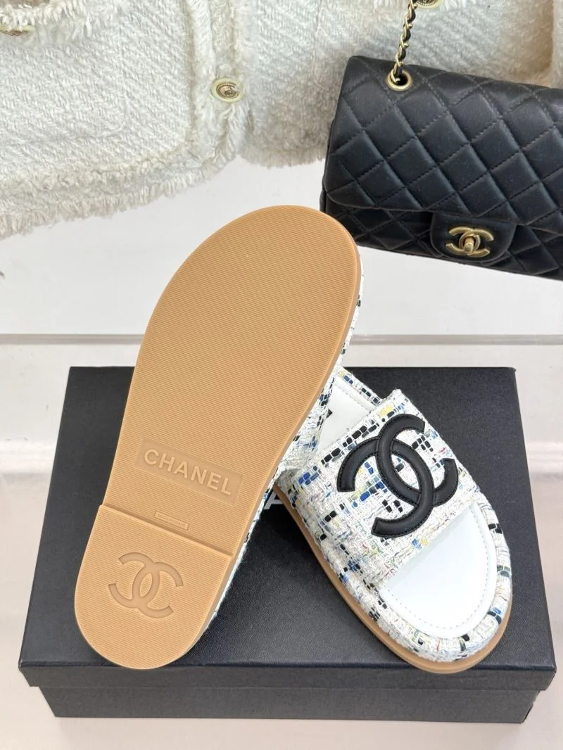 Sleek Chanel Slippers 18906