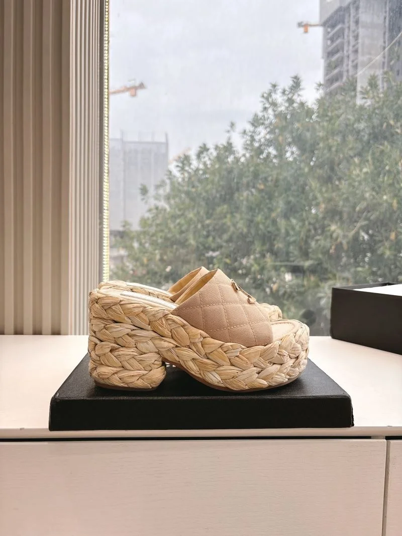 Attractive Chanel Slippers 18951