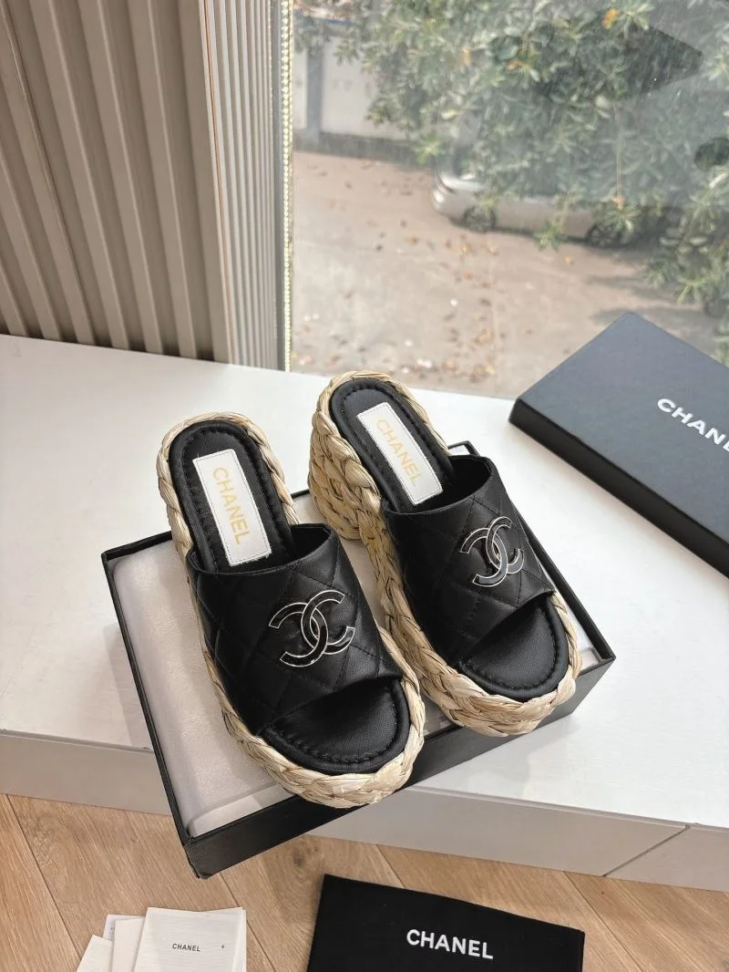 Chanel Slippers Bold 18904
