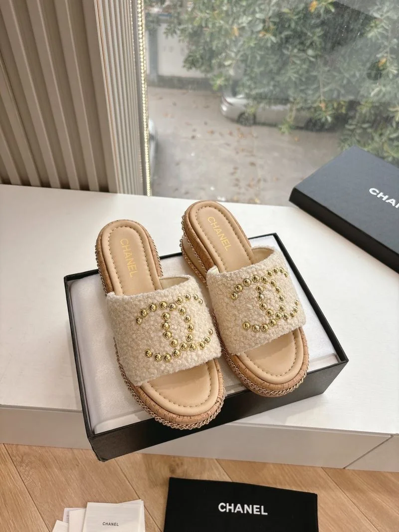 Trendsetting Chanel Slippers 18883