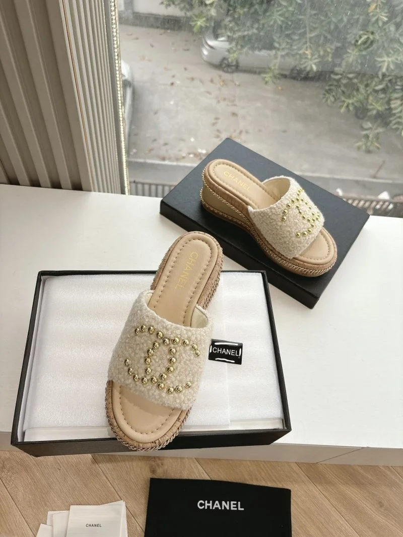 Trendsetting Chanel Slippers 18883