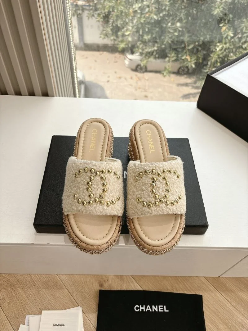 Trendsetting Chanel Slippers 18883