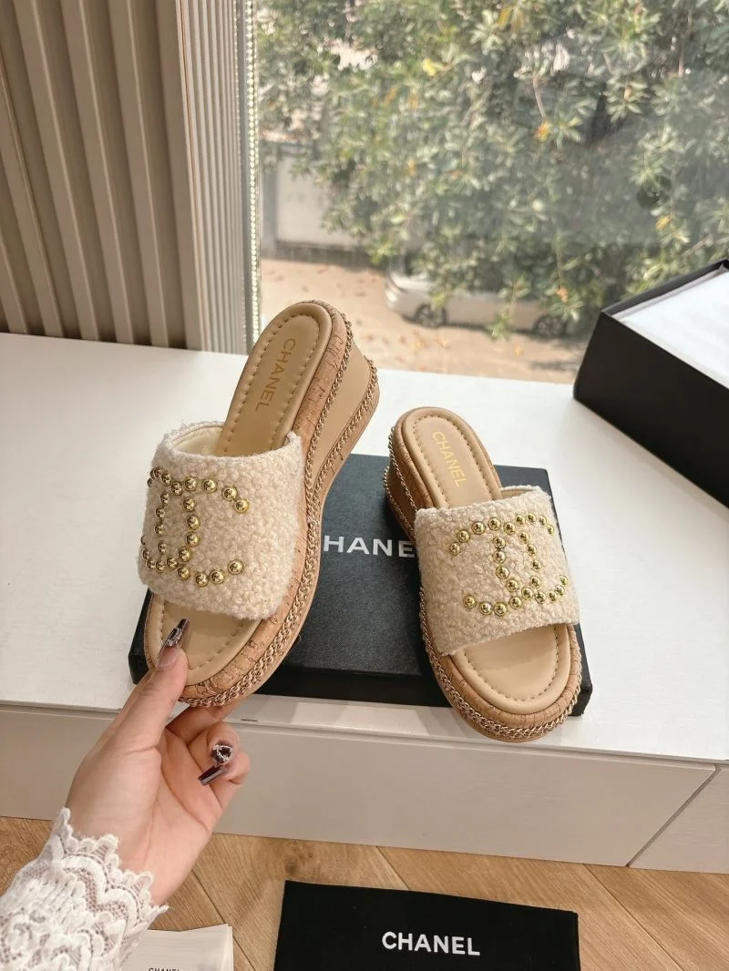 Trendsetting Chanel Slippers 18883