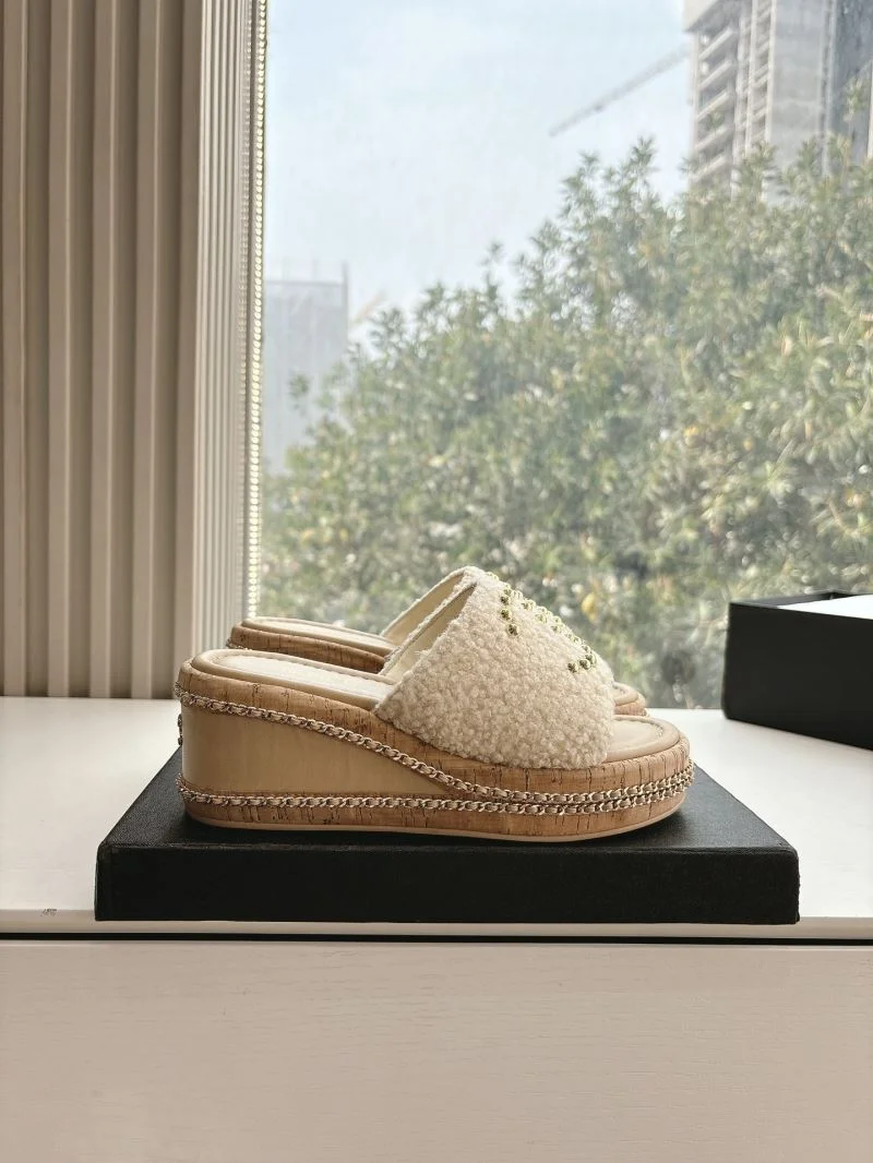 Trendsetting Chanel Slippers 18883