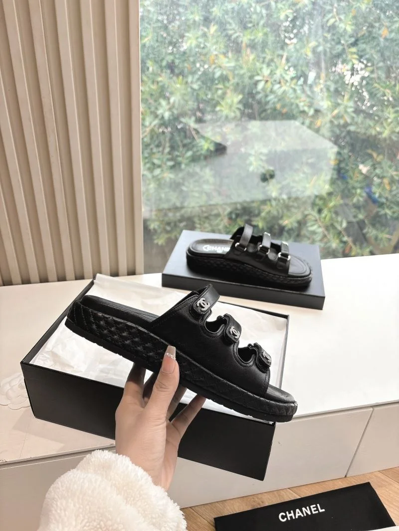 Modern Chanel Slippers 18865