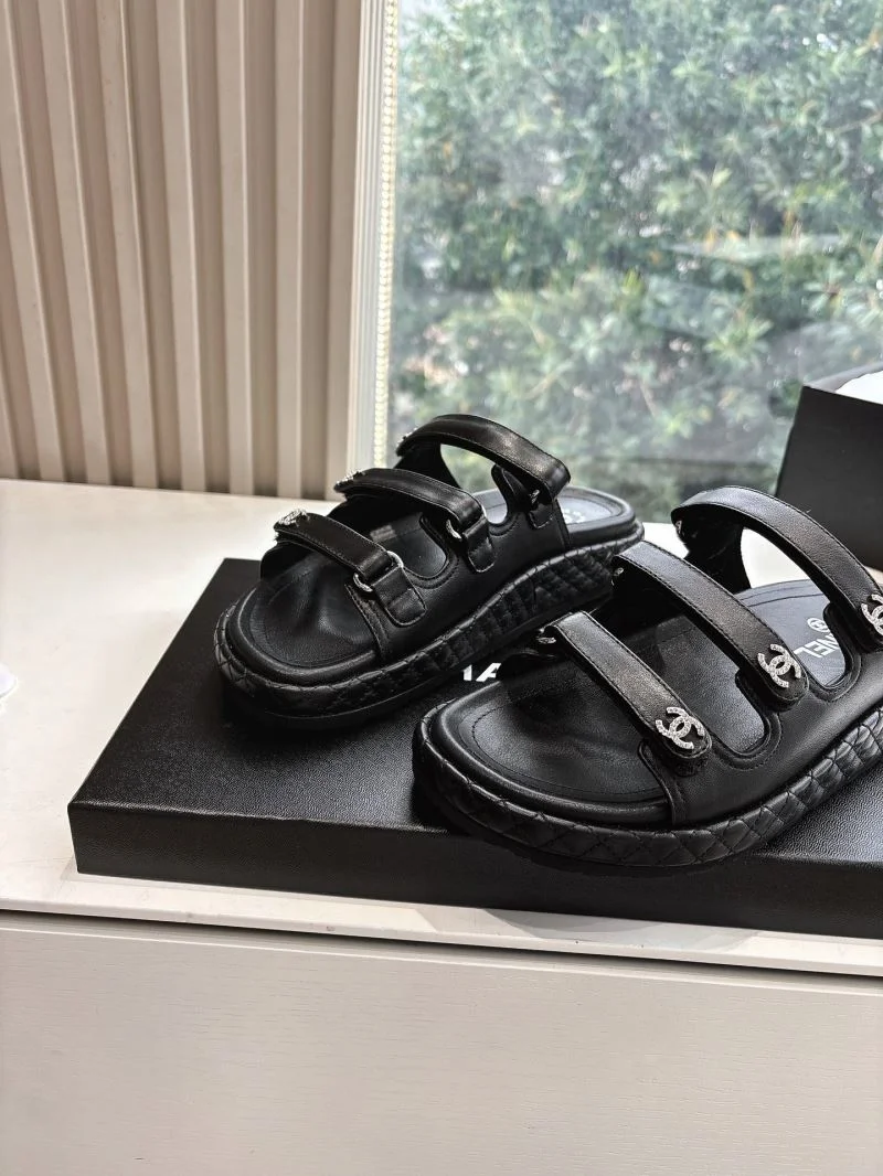 Modern Chanel Slippers 18865