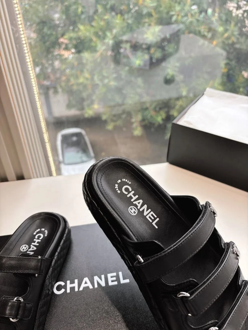 Modern Chanel Slippers 18865