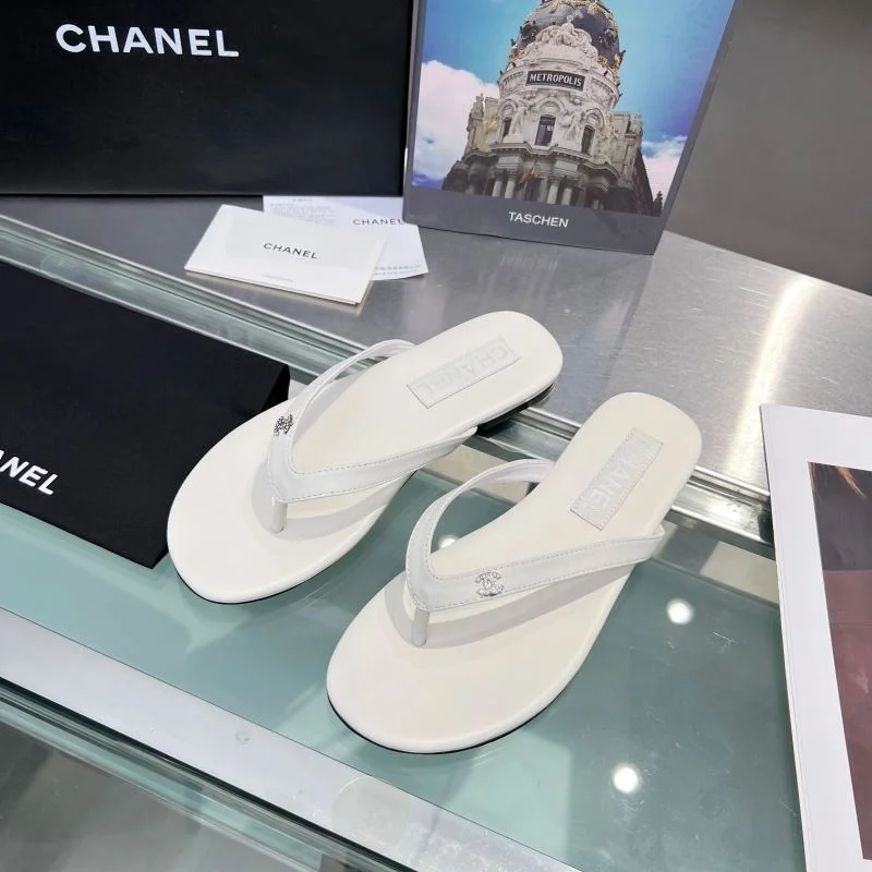 WellDesigned Chanel Slippers 18859