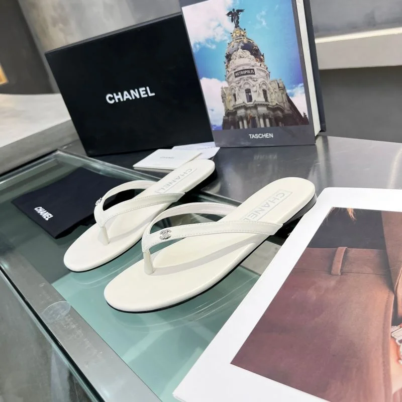 WellDesigned Chanel Slippers 18859