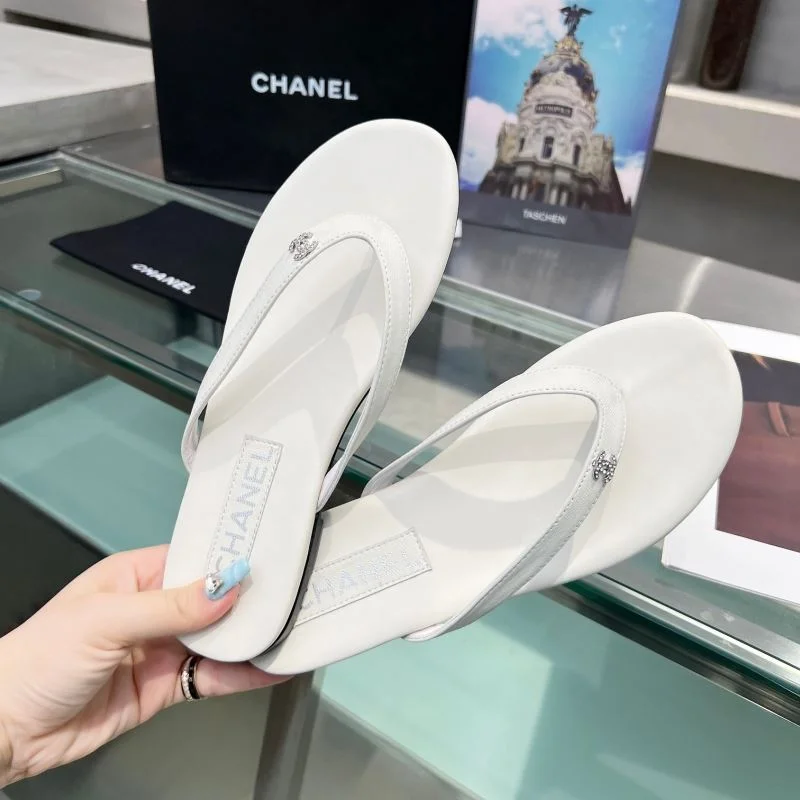 WellDesigned Chanel Slippers 18859