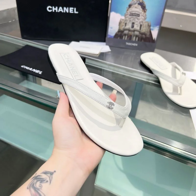WellDesigned Chanel Slippers 18859