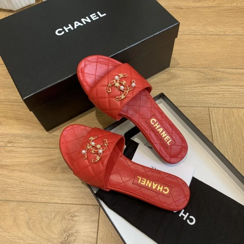 Bold Chanel Slippers 18846