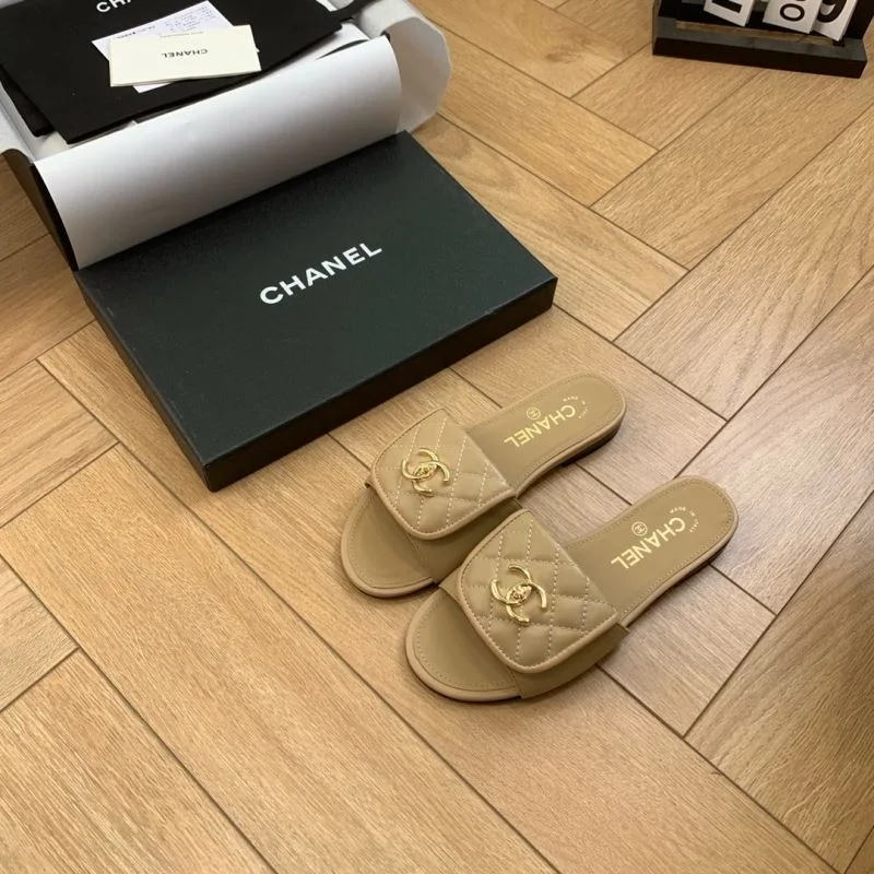 Stylish Chanel Slippers 18809