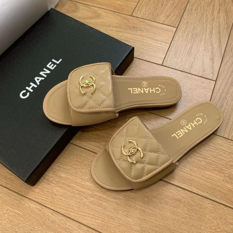 Stylish Chanel Slippers 18809