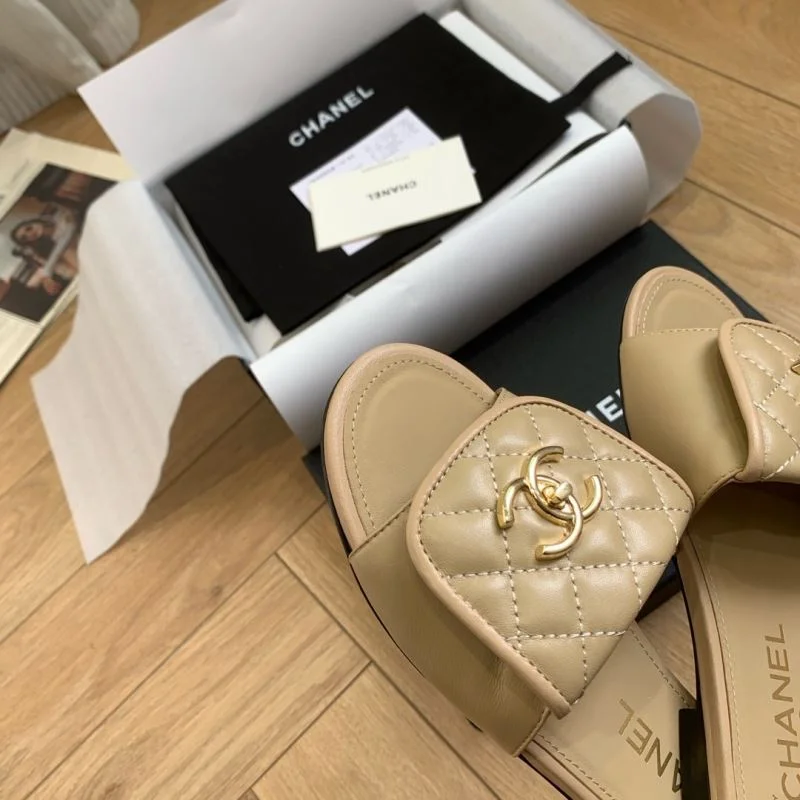 Stylish Chanel Slippers 18809