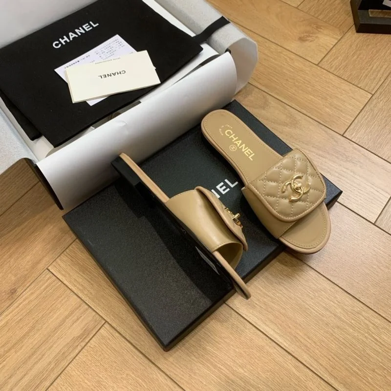 Stylish Chanel Slippers 18809