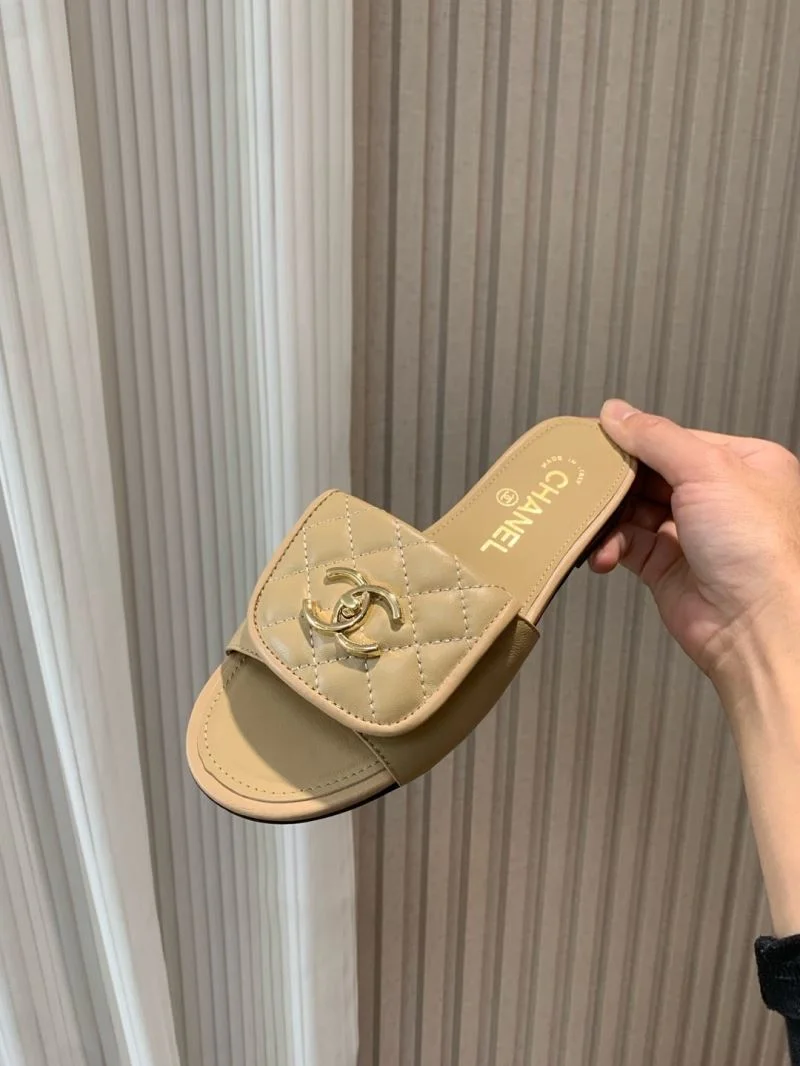 Stylish Chanel Slippers 18809