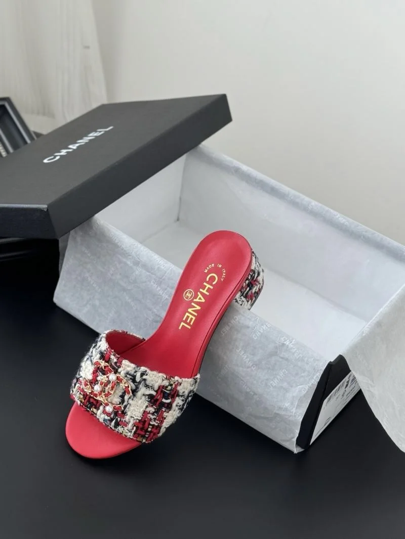 Bright Chanel Slippers 18789