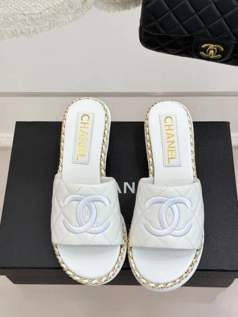 Chanel Slippers Elegant 18763