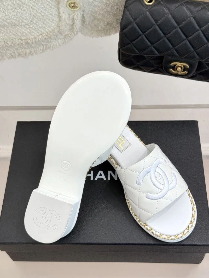 Chanel Slippers Elegant 18763